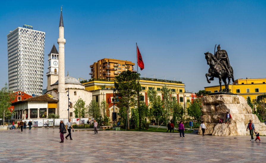 Tirana regjistron rritjen me te larte te kredise per individet, si renditen qarqet